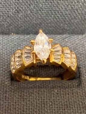 DAC vintage gold plated ladies rhinestone cluster cocktail ring -size 9